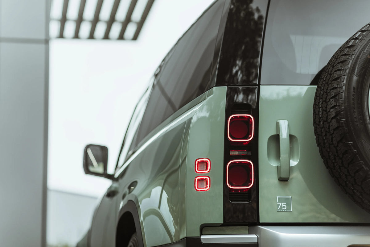 Ammattimaisesti pesty maastoauto